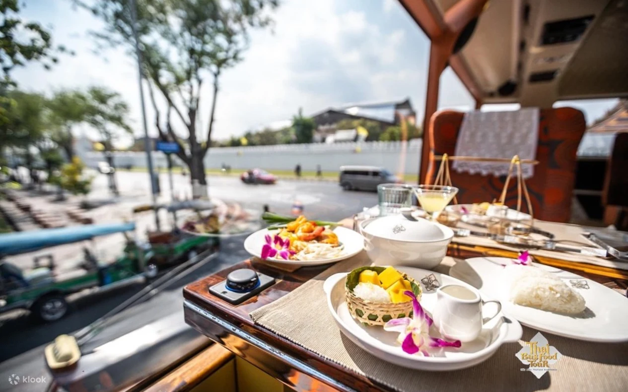 Thai Bus Food Tour Experience in Bangkok